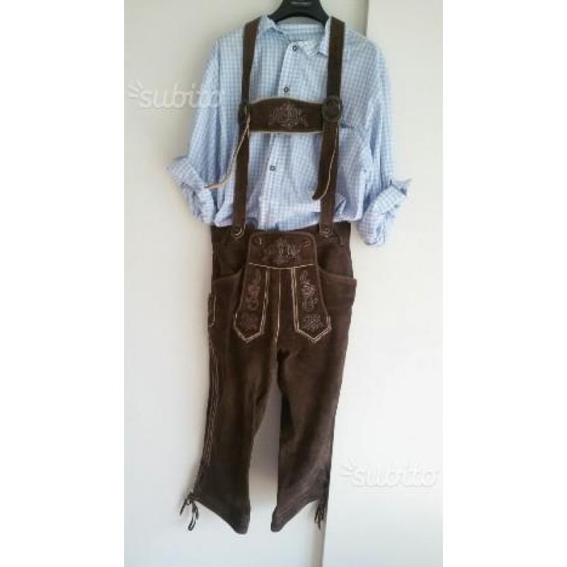 Lederhosen con camicia tirolese