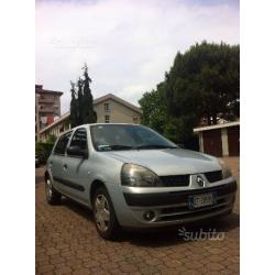 RENAULT Clio - 2003