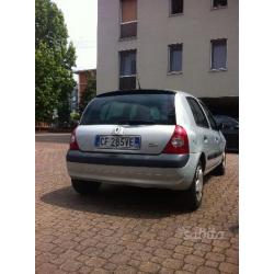 RENAULT Clio - 2003