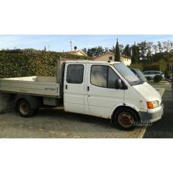 Furgone Ford a cassone fisso