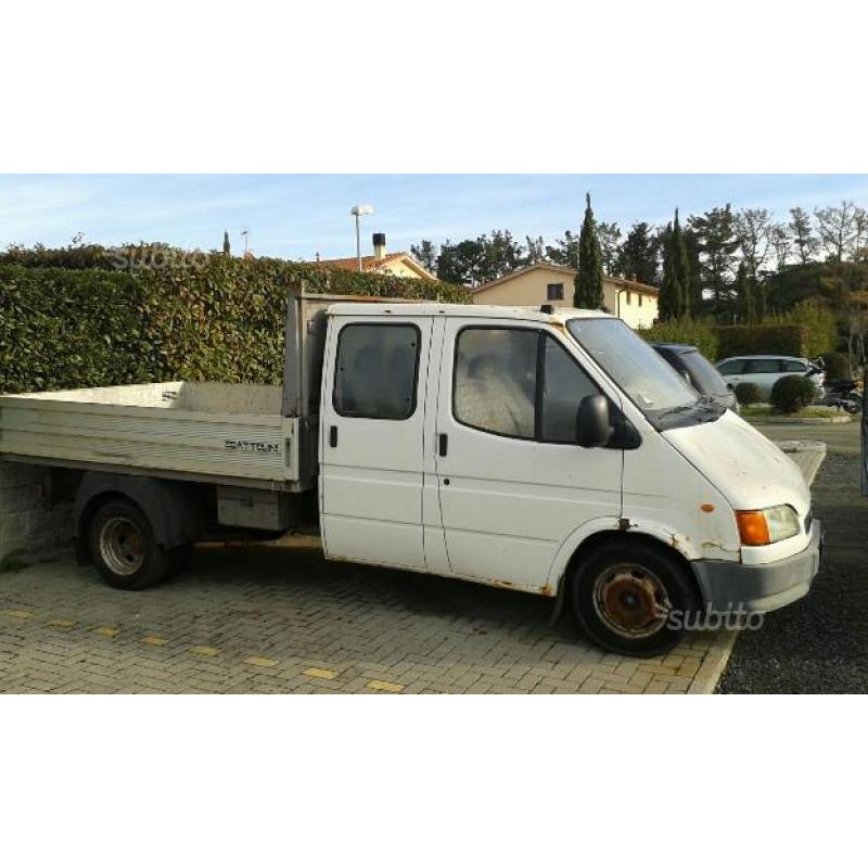 Furgone Ford a cassone fisso