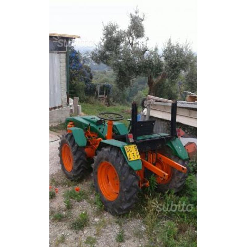 Trattore agricolo