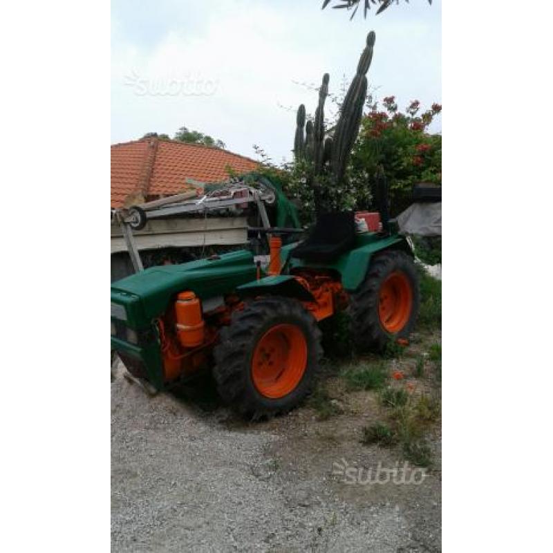 Trattore agricolo