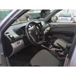 Mitsubishi l200 full