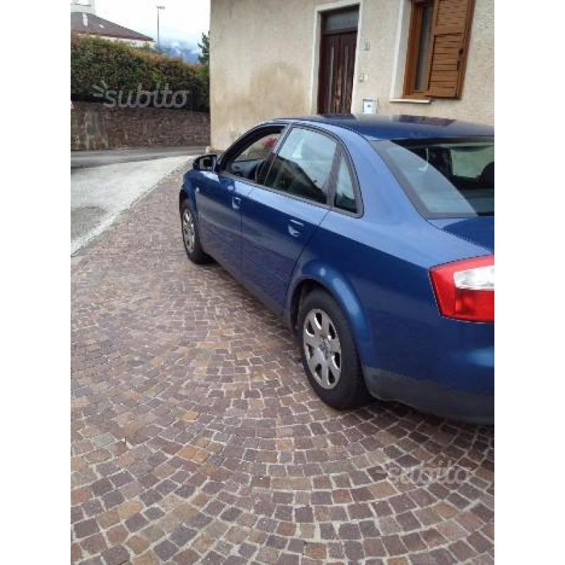 AUDI A4 2ª serie - 2001