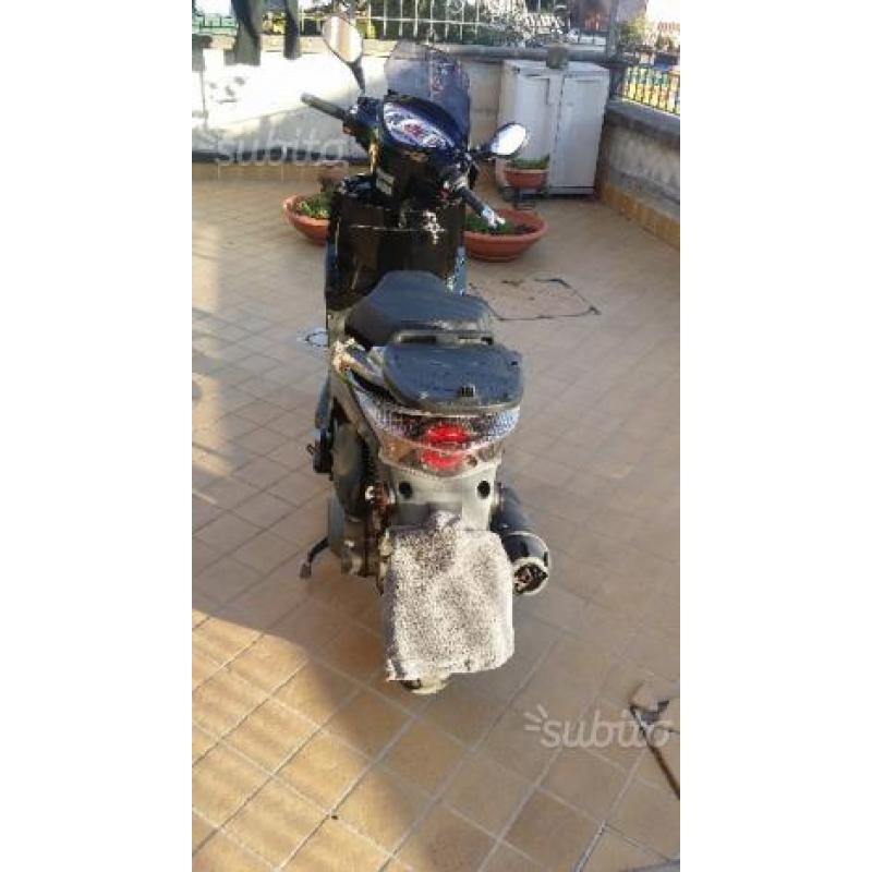 Anche scamb o permuta Kymco People 200i - 2009