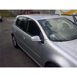 Auto Volkswagen Golf a 3.500 euro