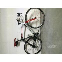 Bici da corsa pinarello carbonio