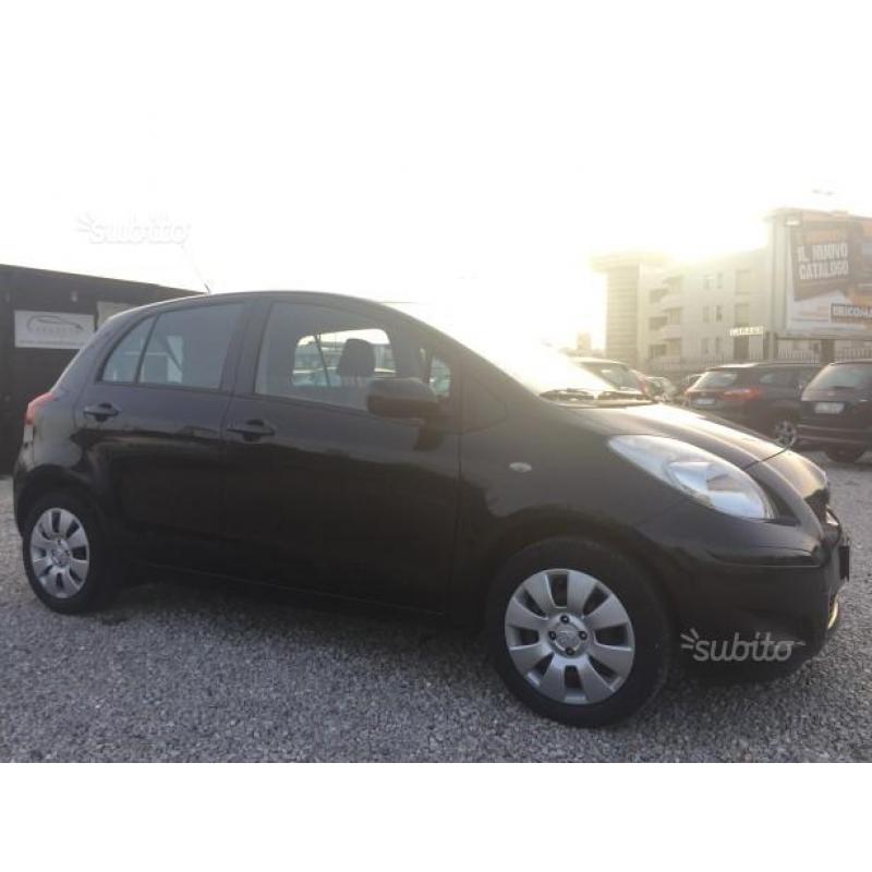 TOYOTA YARIS SOL (ben tenuta)(garantita)