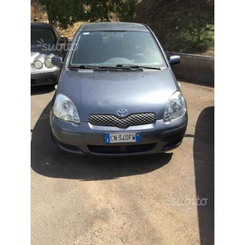 Toyota Yaris 1.0 benz 5 porte