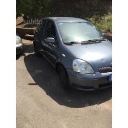 Toyota Yaris 1.0 benz 5 porte