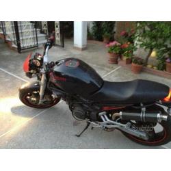 Ducati monster dark 750