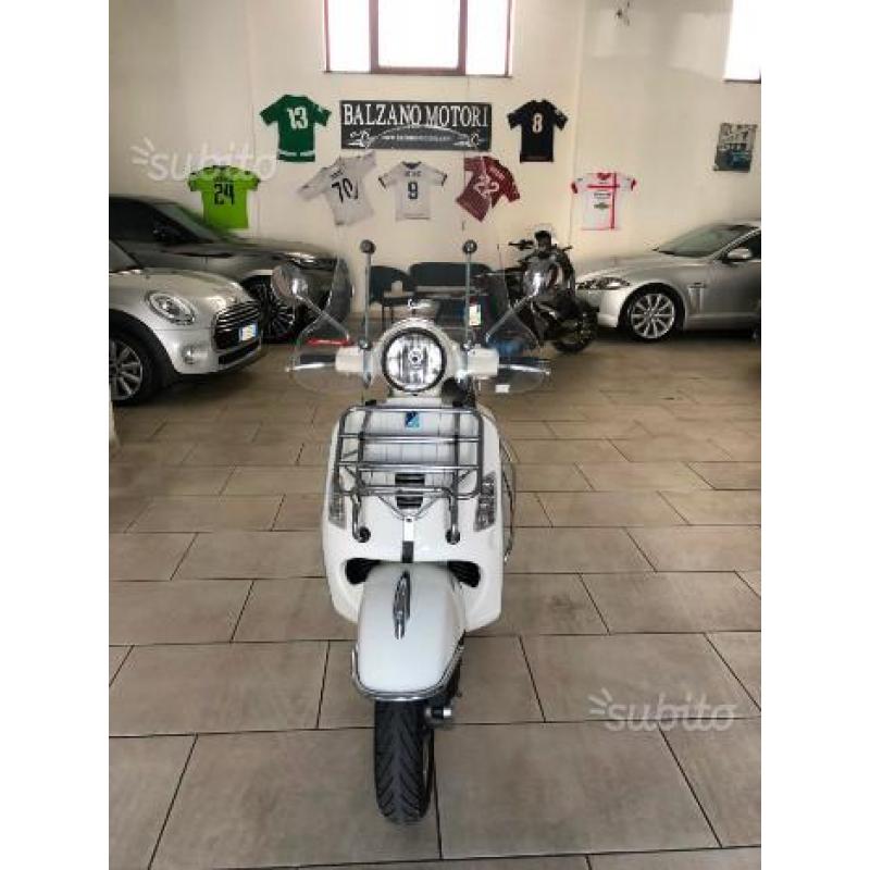 Piaggio Vespa 300 GTS 8000KM UNIPRO - 2011