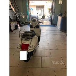 Piaggio Vespa 300 GTS 8000KM UNIPRO - 2011