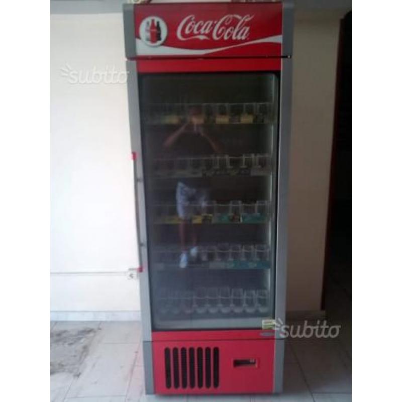 Frigo professionale della coca cola