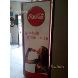 Frigo professionale della coca cola