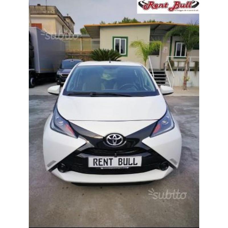 Toyota aygo x-play pari al nuovo