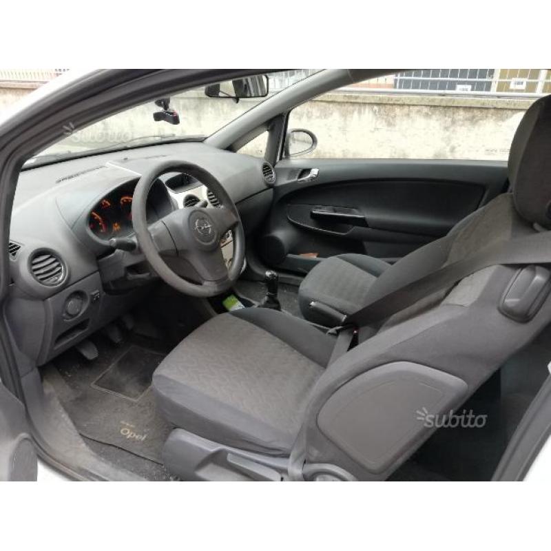 Opel corsa 1.0 benzina /gpl