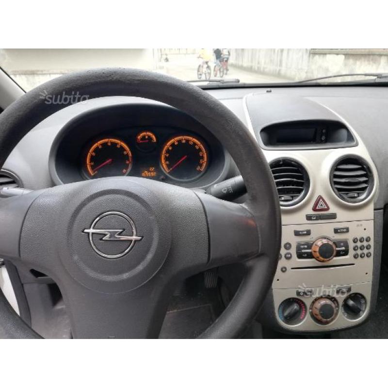 Opel corsa 1.0 benzina /gpl