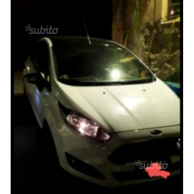 Ford fiesta blak e wihite edition